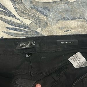Judy Blue, Black jeans